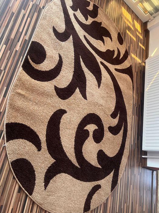 Covor oval maro și bej