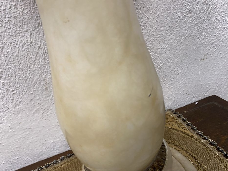 Италианска мраморна колона поставка за цветя