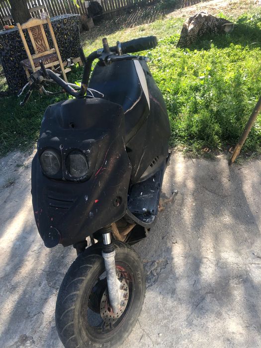 Vând motoreta sau schimb cu trotineta electrică