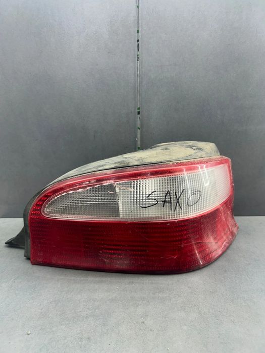 Lampa / Tripla stop dreapta pe aripa DEFECT Citroen Saxo