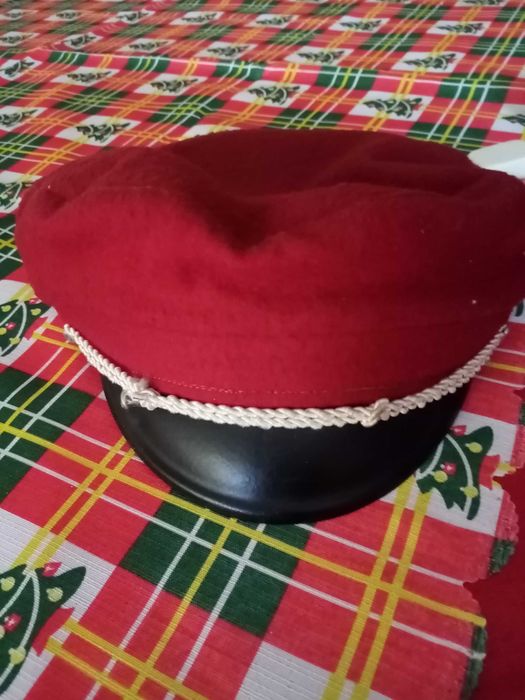 Студентска шапка от соцвремето