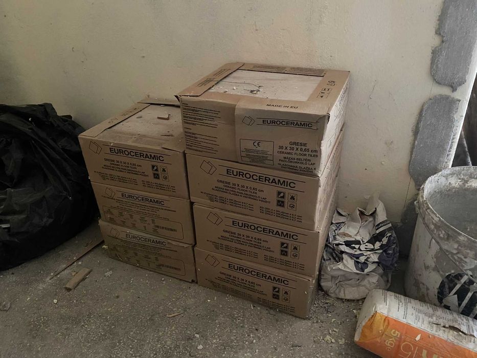 vand 7 cuti de gresie