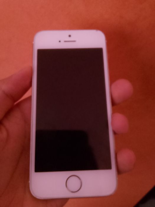 iPhone 5s телефон