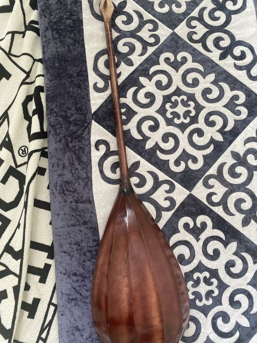 Қайыңнан жасалған домбыра