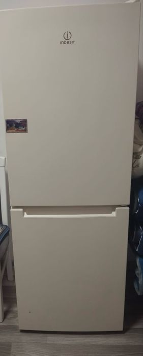 Холодильник срочно продам