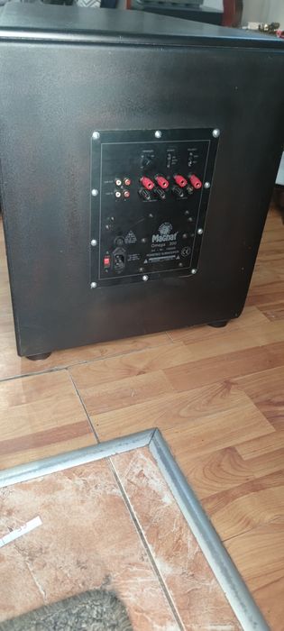 Magnat Omega 300 - Subwoofer activ 30 cm, 19 Hz, 200 W
Descriere: