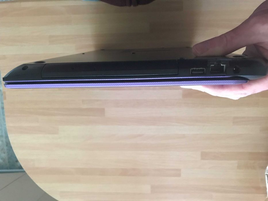 Продавам преносим компютър Toshiba Satellite 15,6 inch - Windows 10
