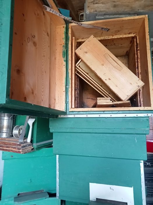 Cuti albine+magazii ,rame ,folosite,noi +accesorii