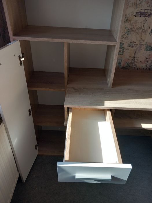 Употребявано бюро но е много запазено