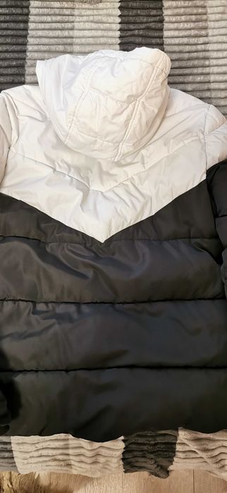 Топло зимно яке в бяло и черно, размер 170 с качулка