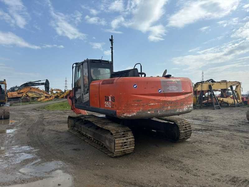 Dezmembrez excavator pe senile Hitachi Zaxis ZX 250 Seini