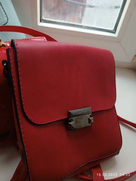 Женские сумки красные