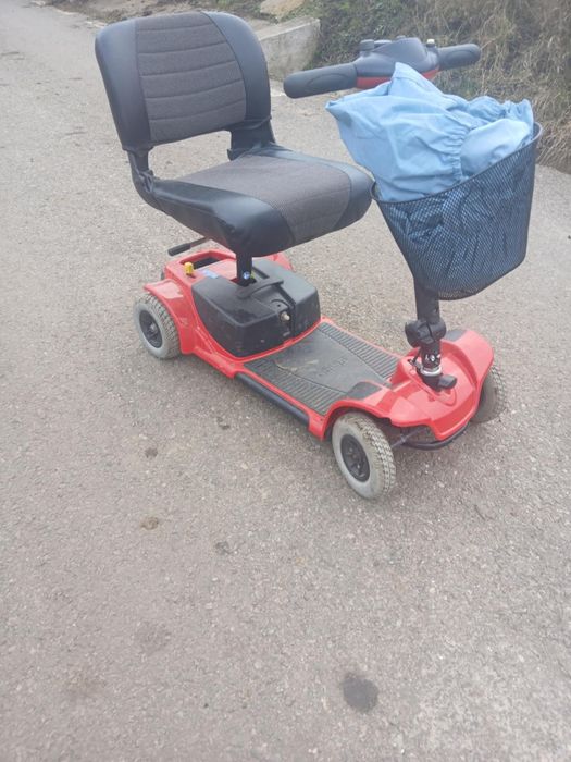 Vând sau schimb 2 triciclete electrice