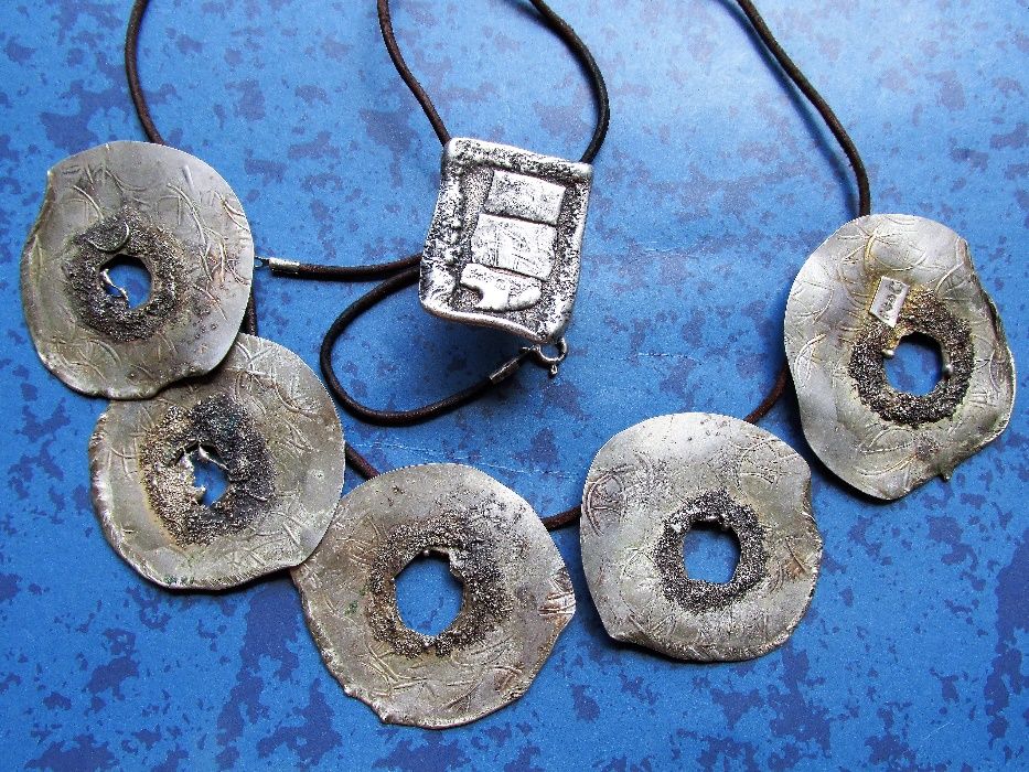 Сребърно колие с естествена кожа и пръстен