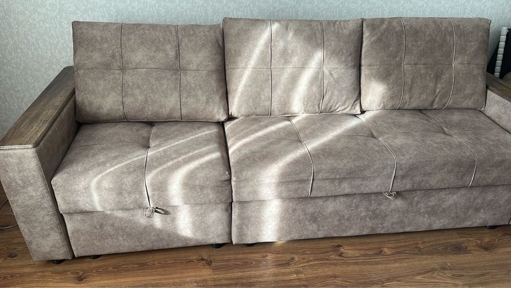 Диван раскладной , с отсеком для вещей