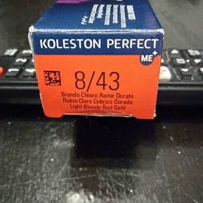 Неразпечатана боя за коса Wella Professionals Koleston нюанс 8/34