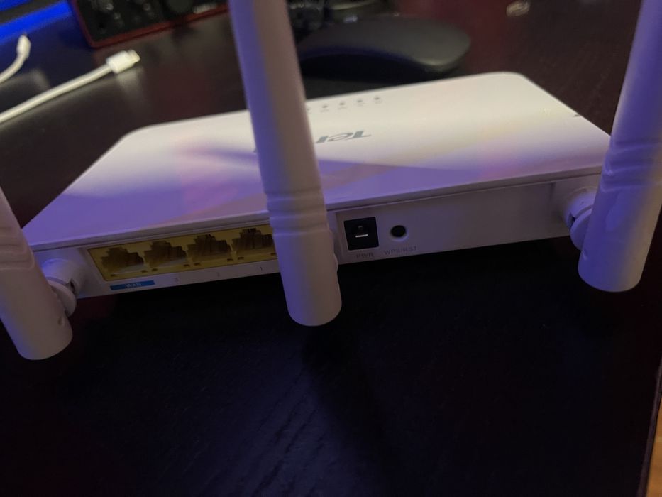 Router Wireless Tenda cu 3 antene, 300 Mbps
