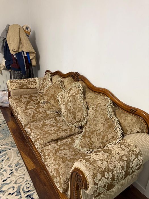 Продам диван для гостинной