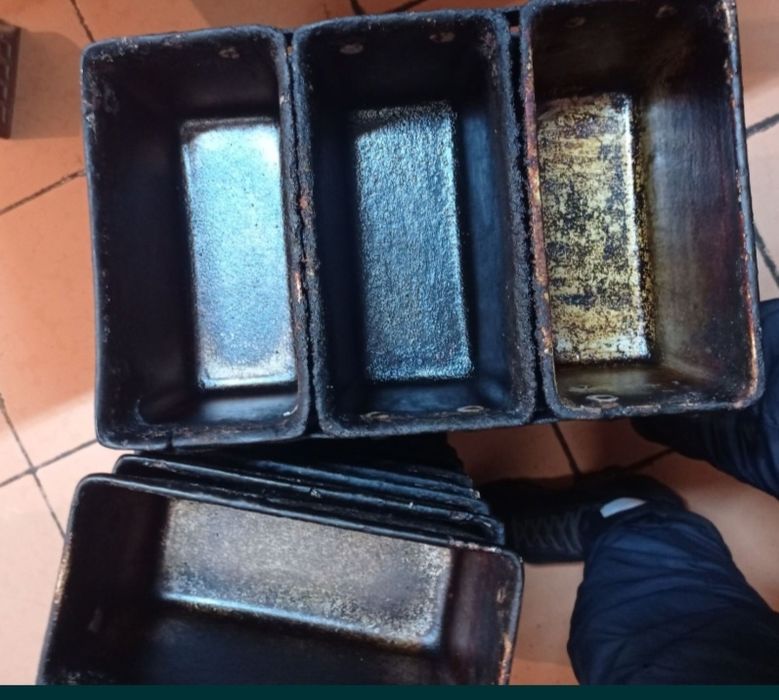 Продам  б/у тесто мес на 25кг и формы для хлеба