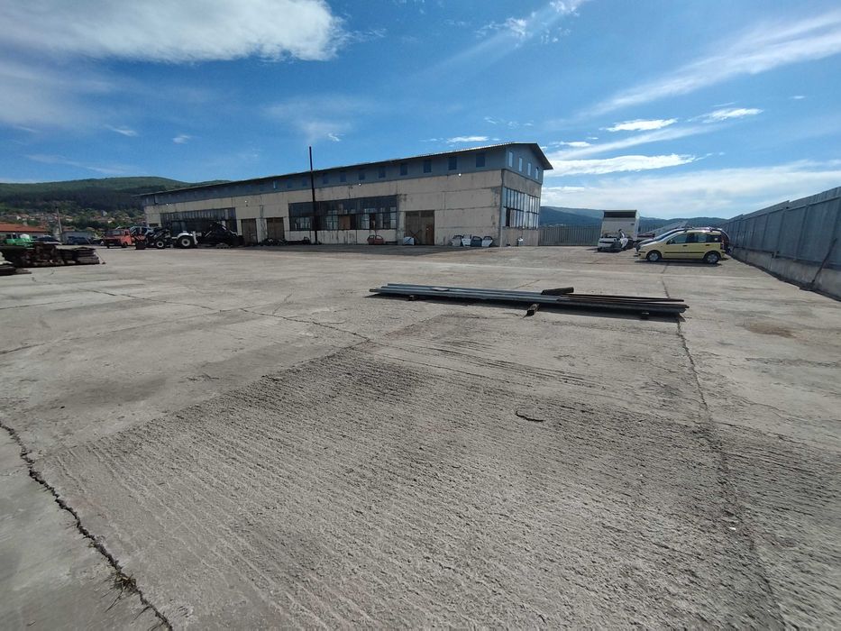 Под наем промишлено място Перник, паркинг, гараж, склад от 400/1500кв.