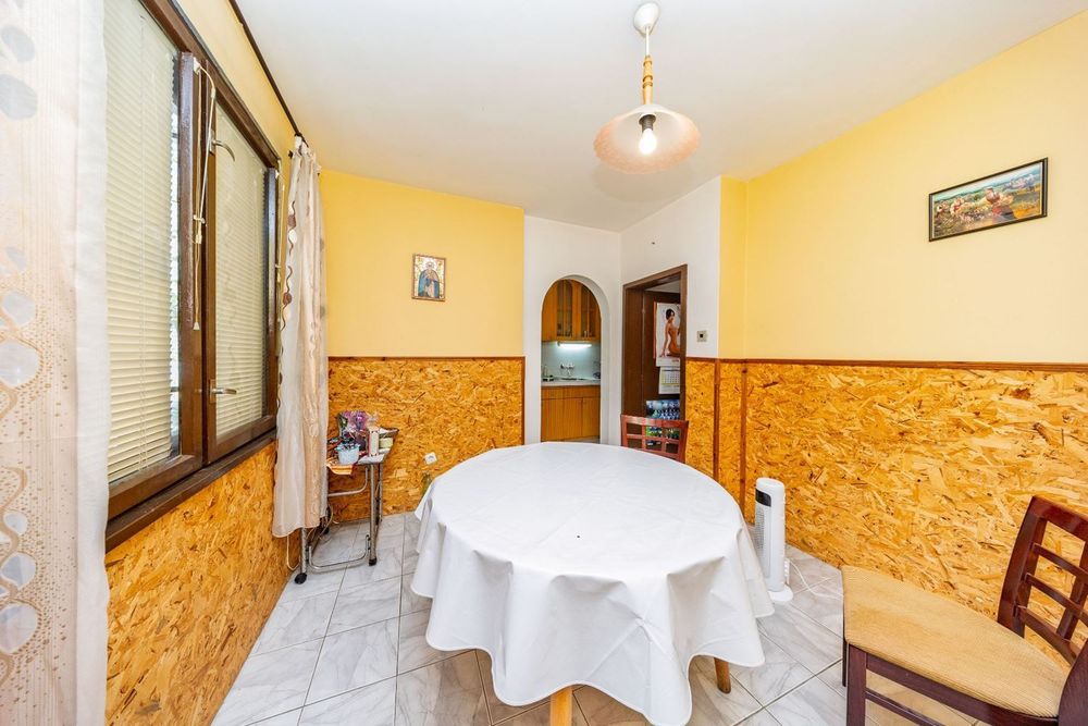 Продава се Тристаен апартамент в Плевен, 9-ти квартал - 110 кв.м за 742 €/кв.м - Снимка #1