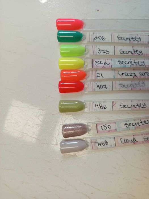 Лакове  Secretly