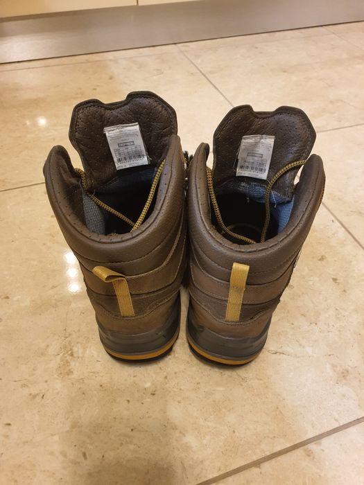 Vând bocanci Quechua din piele impermeabili 44