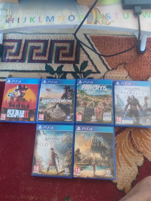 Ps4 sotiladi 3ta jěstik 6 ta oreginal disk 1 ta vneshney disk