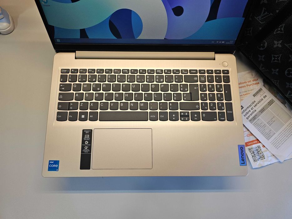 ПРОДАМ Lenovo IdeaPad 15 Ноутбук Core™i3-1115G4/8GB/256SSD/15.6"FullHD