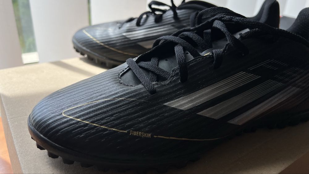 Adidas F50 мъжки стоножки, 44 номер, 28,5 см за изкуствена трева. Без забележки.