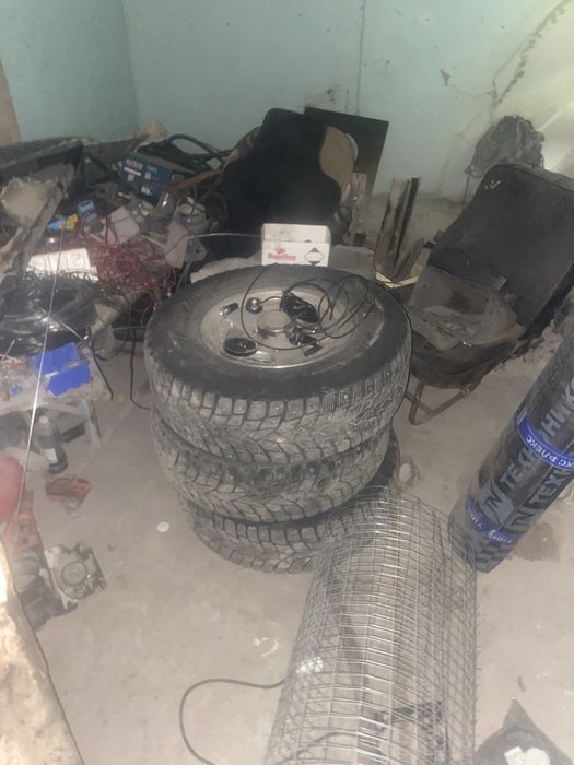 Продам диски с резиной делика