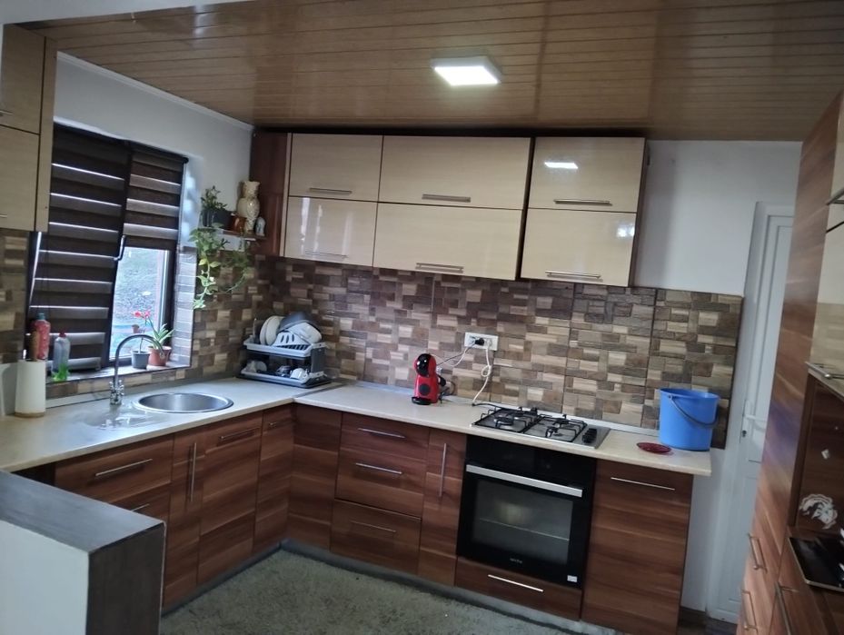 Casă de vânzare – 100 mp, teren 866 mp – Construcție 2017 – La drum