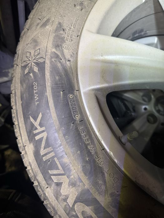 Комплект зимних шин