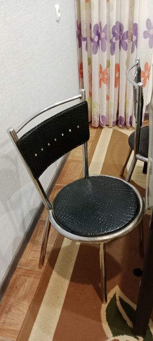 Продам  кухонный стол