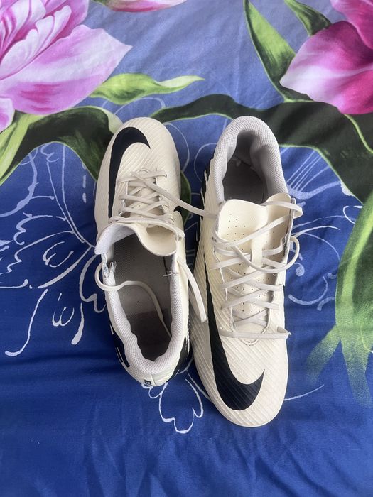 Ghete de fotbal nike mercurial