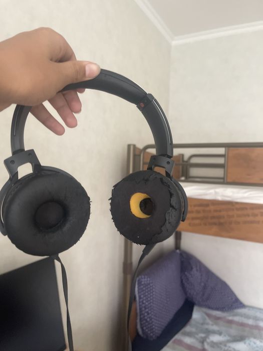 Продам наушники от sony оригинальные