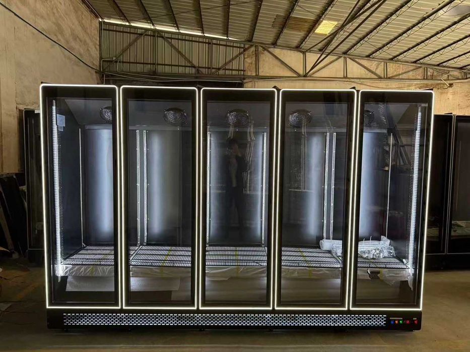 Vitrină frigorifică 5 uși 2800L full black 3060 mm R290