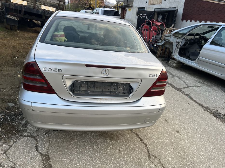Мерцедес С220 на части