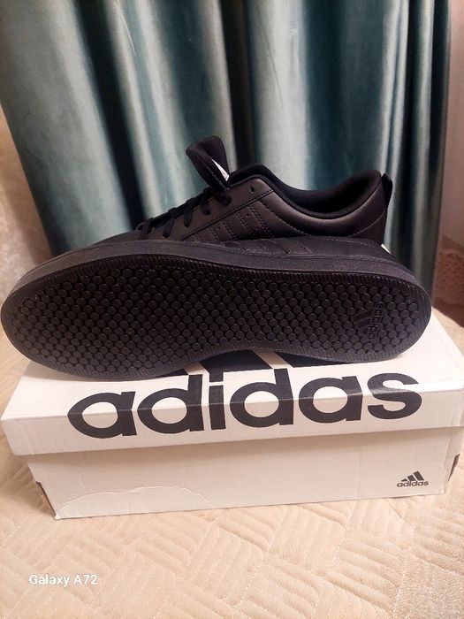 Продается кроссовки Adidas.  Размер, 44.