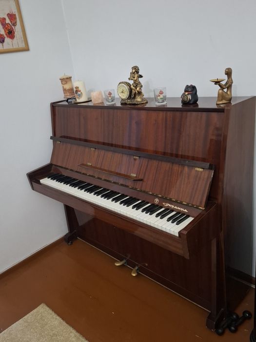 Пианино. Украина.