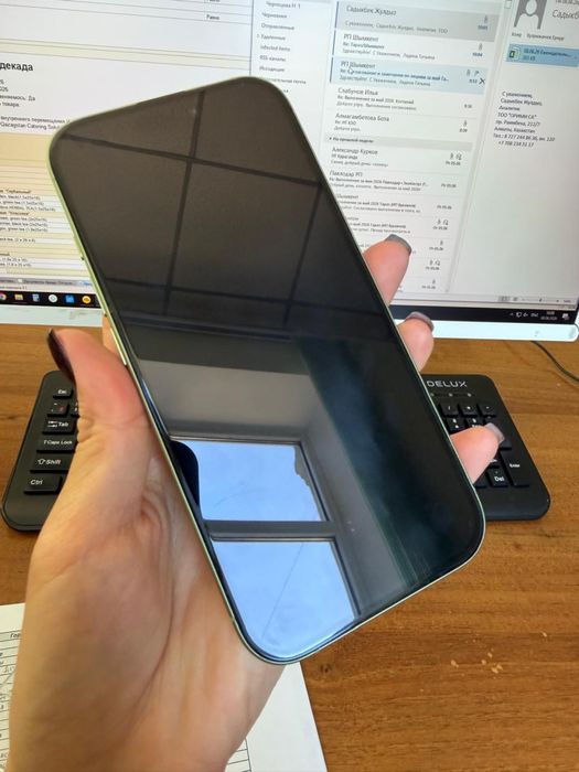 Iphone 17 256 gb в зеленом цвете.