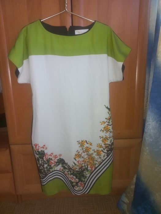 Продам Платье повседневное оригинальное атлас шелк Турция.