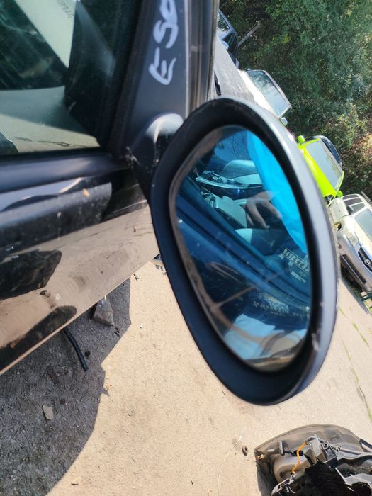 Дясно огледало с прибиране от bmw e90 e91 2007г