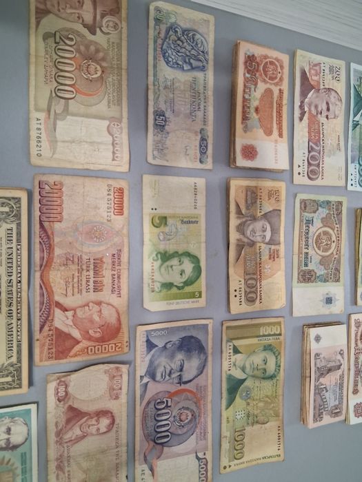 различни ретро пари от България и други държави