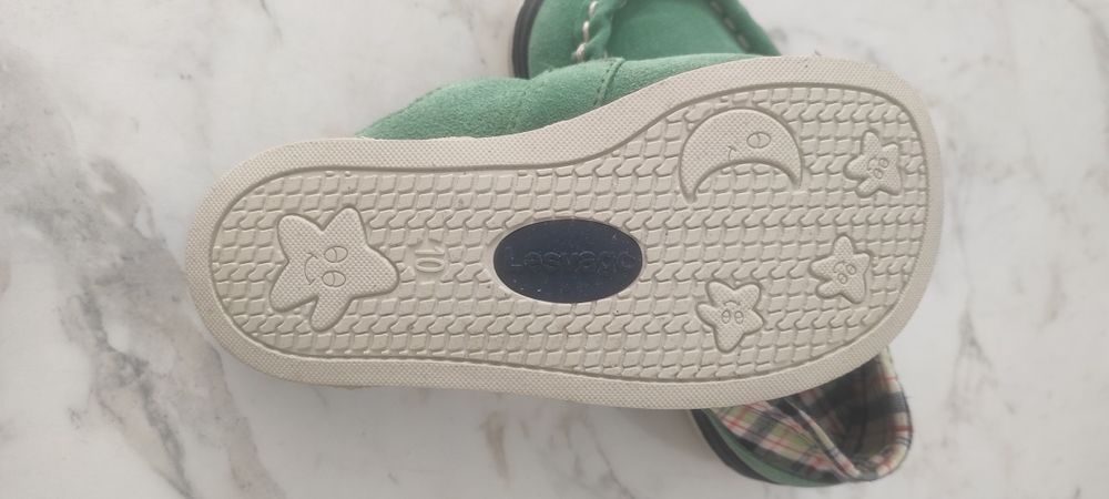 Продам детскую обувь.