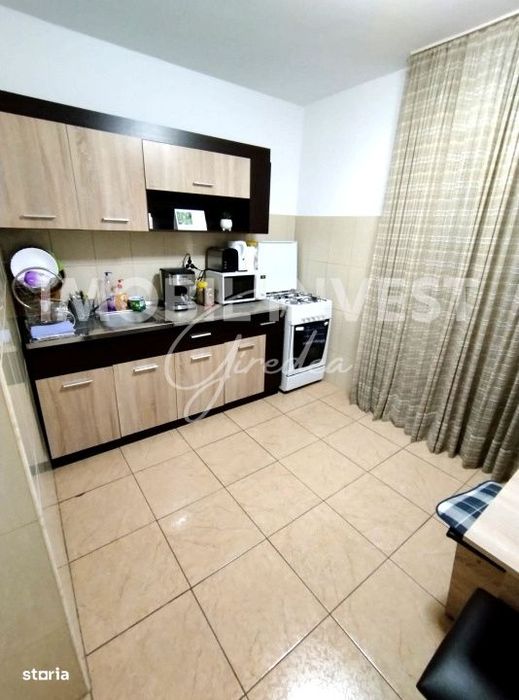 Apartament decomandat 3 camere, 2 bai, balcon inchis, Cetate