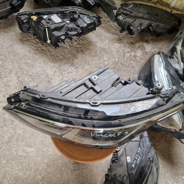 VW GOLF 8  LED 2020 ляв и десен фар