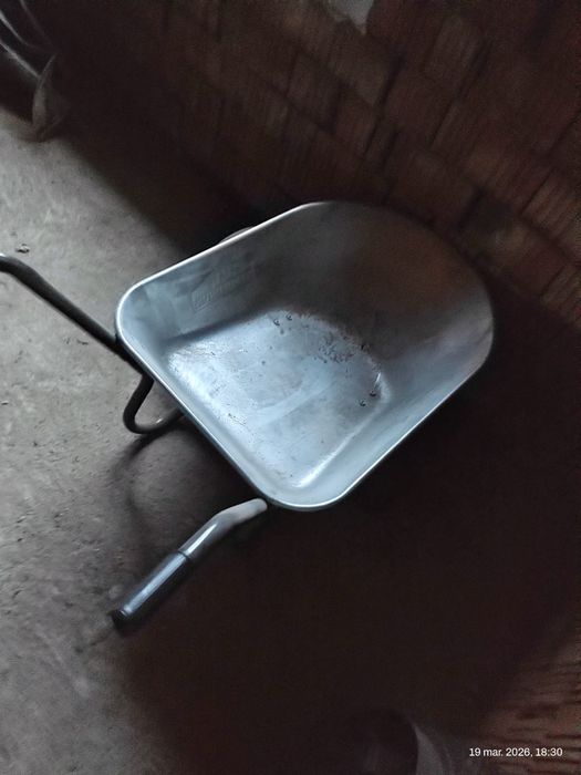 Vând roabă cu 2 roti 100 litri nouă