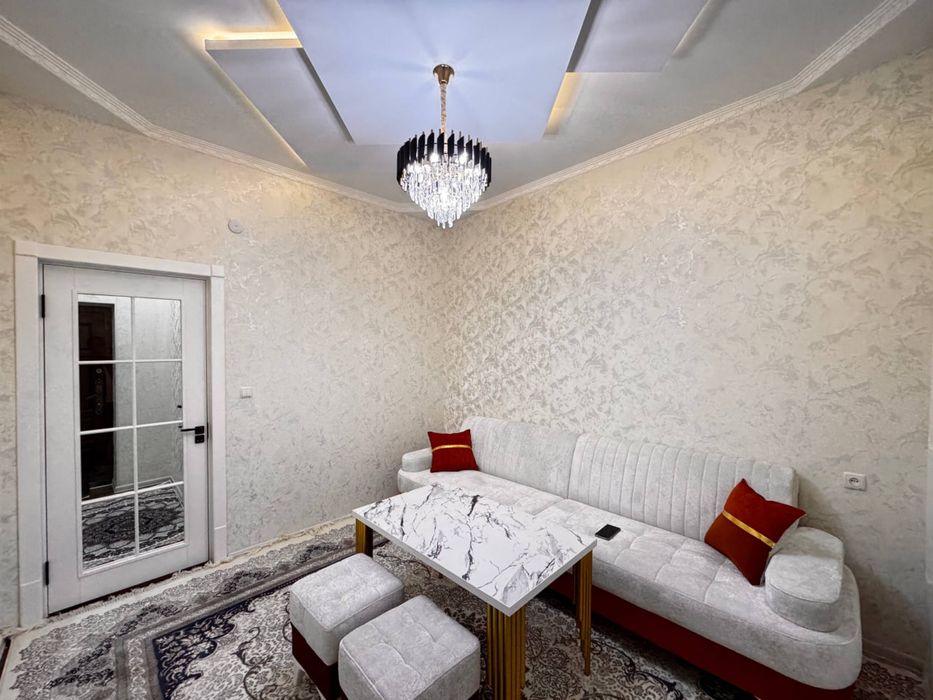 3 xonali kvartira sotiladi. 7 - qavatda liftli domda. Vokzal