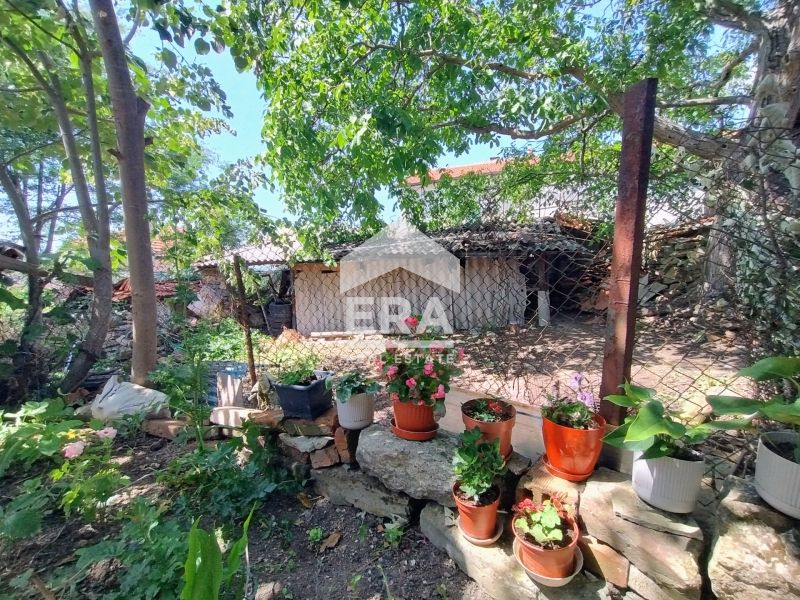 Къща с просторен двор в кв. Горна Гледка, гр. Кърджали